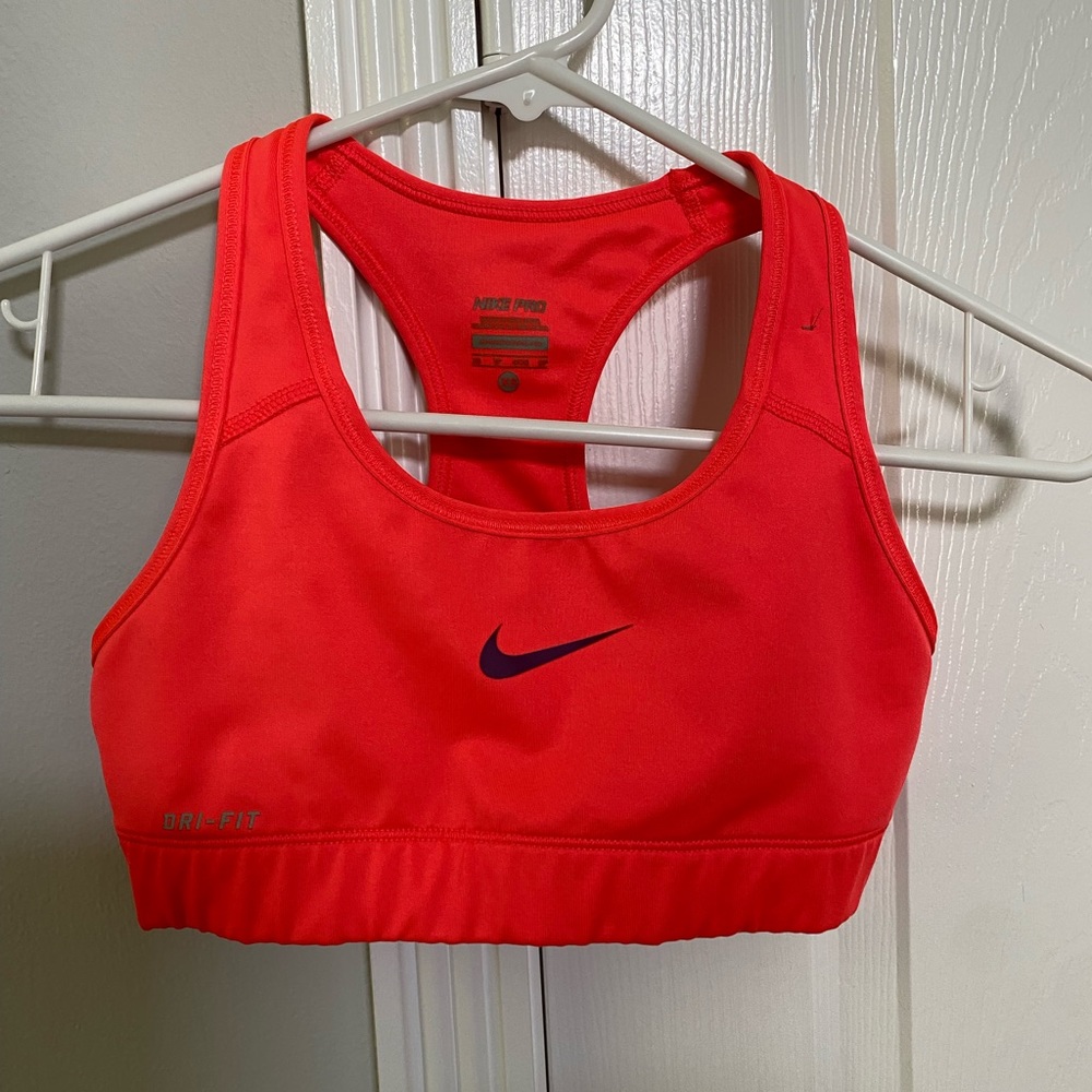 NWOT - NIKE sports bra